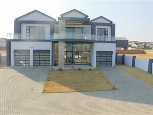 4 Bed House in Waterfall Country Estate
