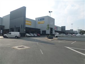 1079 m² Retail Space in Greenstone Hill