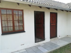 1 Bed Garden Cottage in Lombardy East