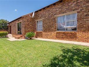 3 Bed Townhouse in Ruimsig