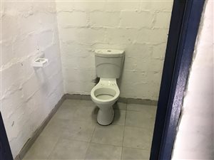 900 m² Industrial space in Elsies River