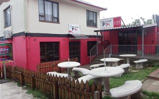 Commercial space in Bluff