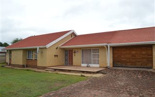 3 Bedroom House in Komani Park