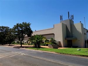 1085 m² Commercial space in Clubview