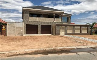 6 Bedroom House in Nirvana