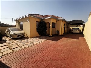 3 Bed House in Vosloorus