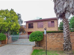 5 Bed House in Somerset Heights