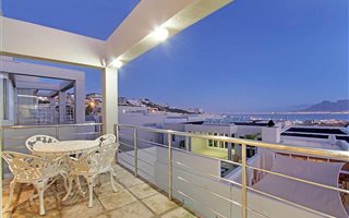 3 Bedroom Townhouse in Bloubergstrand