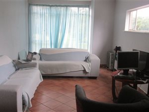 2 Bed Apartment in Ravensklip