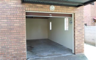3 Bedroom House in Geelhoutpark