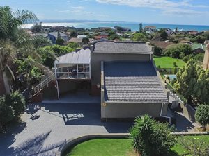 4 Bed House in Wavecrest