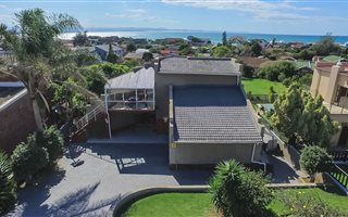4 Bedroom House in Wavecrest