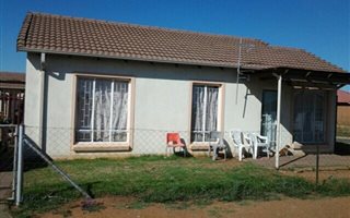3 Bedroom House in Vanderbijlpark CE6