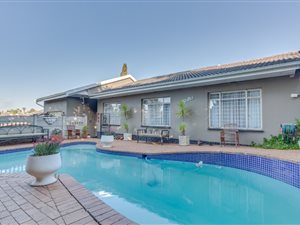 4 Bed House in Silverfields Park