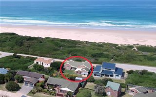4 Bedroom House in Cape St Francis