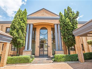 125 m² Office Space in Die Hoewes