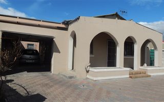 3 Bedroom House in Scottsdene