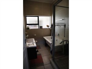 2 Bed Apartment in Greenstone Hill