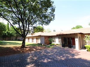 4 Bed House in Bryanston West