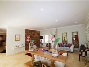 4 Bed House in Bryanston West