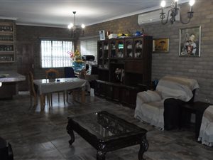 3 Bed House in Geelhoutpark