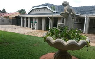 3 Bedroom House in Adamayview