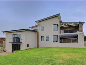 5 Bed House in Eden