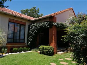 3 Bed Townhouse in Rietvlei Heights Country Estate