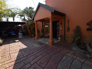 5 Bed House in Roseville