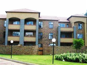 2 Bed Apartment in Die Hoewes