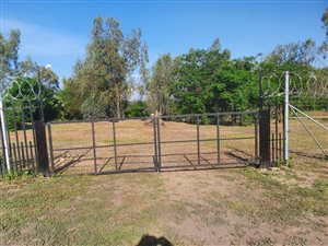 8565 m² Land available in Farmall