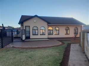 3 Bed House in Zakariyya Park