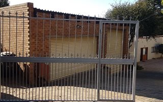 1 Bedroom Garden Cottage in Northcliff