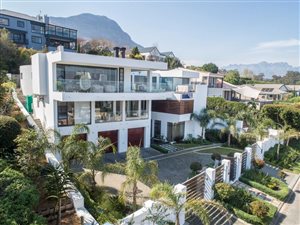 4 Bed House in La Concorde