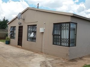 3 Bed House in Protea Glen