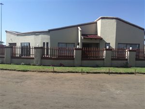 3 Bedroom House in Bophelong