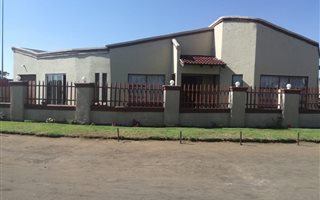 3 Bedroom House in Bophelong