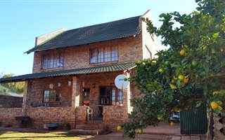 2 Bedroom House in Roossenekal