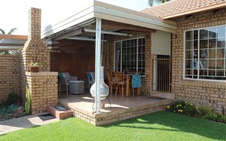 2 Bedroom Townhouse in Magalieskruin