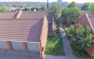 2 Bedroom House in Groenkloof
