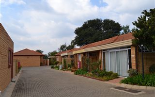 2 Bedroom Simplex in Kilner Park