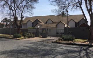 2 Bedroom Flat in Corlett Gardens
