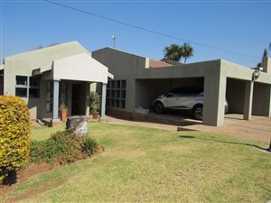 3 Bed Cluster in Van Riebeeck Park