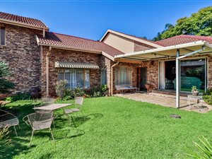 5 Bed Duet in Zwartkop
