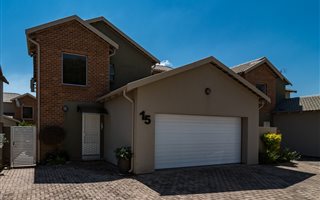3 Bedroom Townhouse in Honeydew Manor