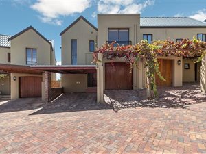 2 Bed House in Devonvale Golf & Wine Estate