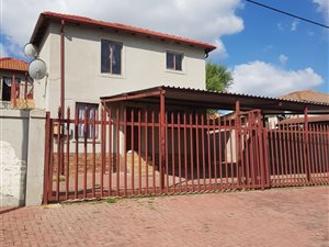 2 Bed Apartment in Cosmo City