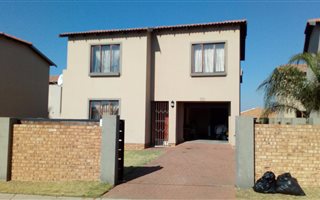3 Bedroom Cluster in Krugersdorp Central