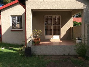 1 Bed Garden Cottage in Wendywood