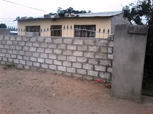 2 Bedroom House in Soweto On Sea